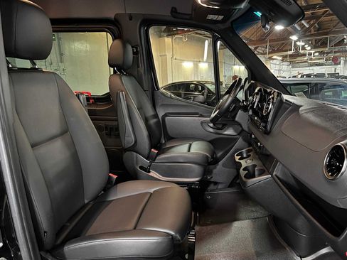 Used 2022 Mercedes-Benz Sprinter 2500 image 11