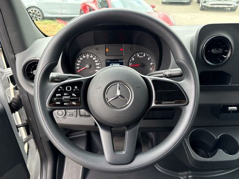 Used 2023 Mercedes-Benz Sprinter 2500 image 10