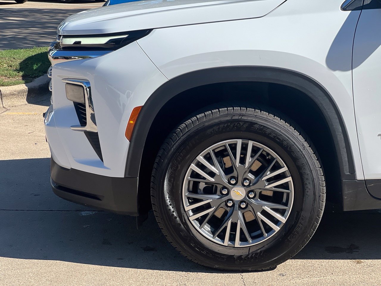 Used 2026 Chevrolet Traverse LT FWD image 24