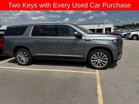 Used 2022 GMC Yukon XL Denali w/ Denali Premium Package AWD/4WD image 7