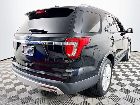 Used 2017 Ford Explorer XLT w/ Equipment Group 202A image 7