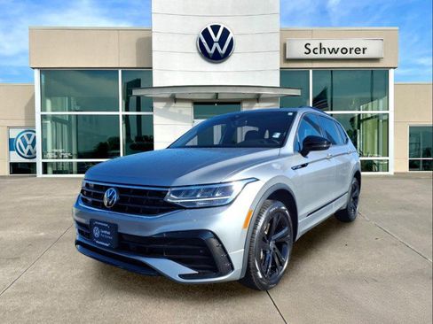 Certified 2023 Volkswagen Tiguan SE R-Line image 8