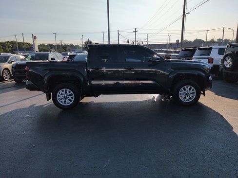 Used 2026 Toyota Tacoma SR5 AWD/4WD image 6