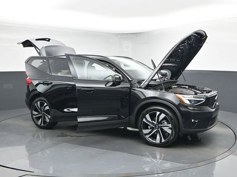 Used 2024 Volvo XC40 B5 Plus w/ Climate Package image 54