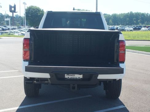 Used 2025 Toyota Tacoma SR5 AWD/4WD image 17