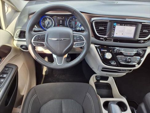 Certified 2024 Chrysler Voyager LX image 6