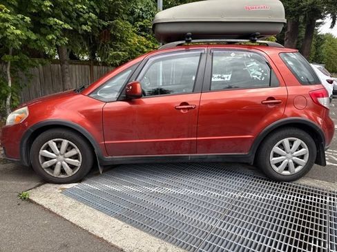 Used 2011 Suzuki SX4 AWD Hatchback image 3