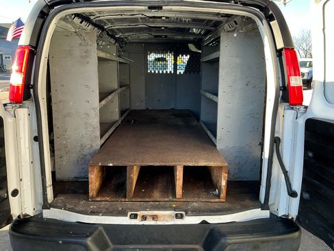 Used 2020 Chevrolet Express 3500 w/ Driver Convenience Package image 16