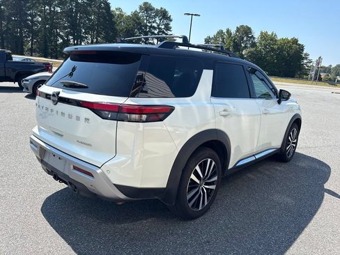 Used 2024 Nissan Pathfinder Platinum FWD image 10