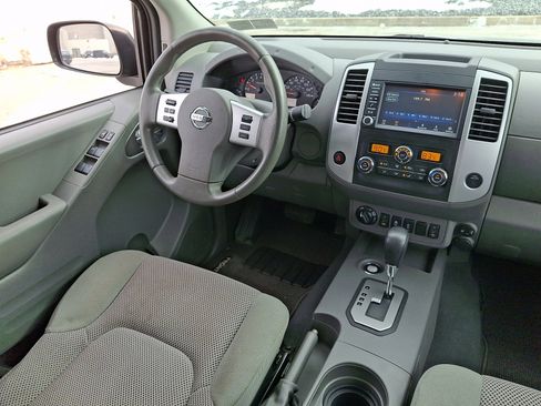 Used 2020 Nissan Frontier SV image 14