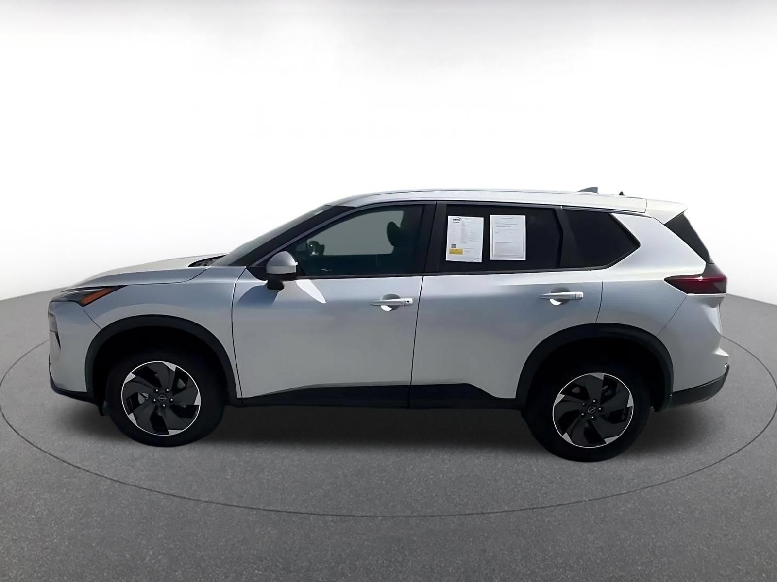 Used 2025 Nissan Rogue SV FWD image 10