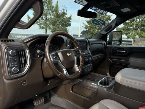 Used 2023 Chevrolet Silverado 2500 LTZ w/ LTZ Convenience Package image 10
