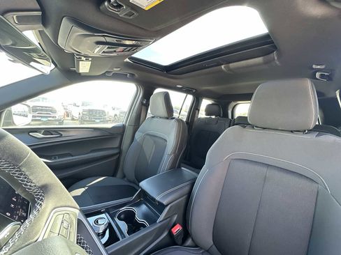 New 2025 Jeep Grand Cherokee Laredo X image 16