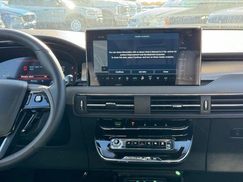 New 2025 Lincoln Corsair AWD w/ Equipment Group 101A image 15