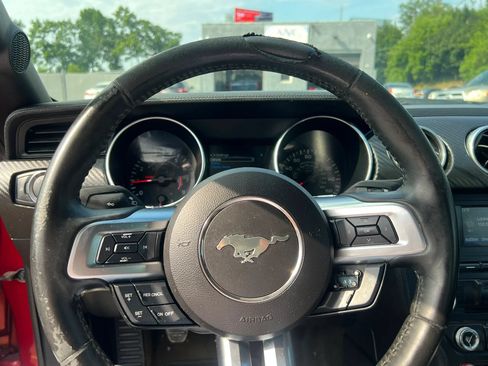 Used 2018 Ford Mustang Coupe RWD image 19