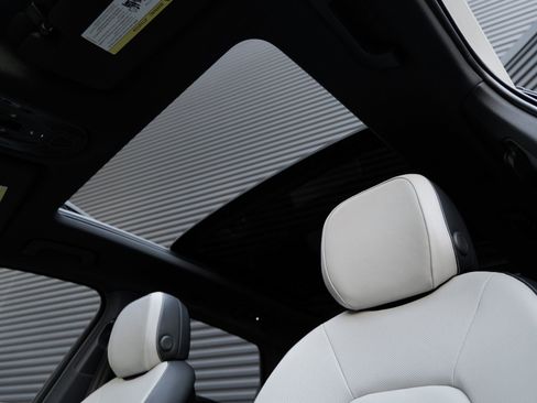 New 2025 Porsche Cayenne S image 13