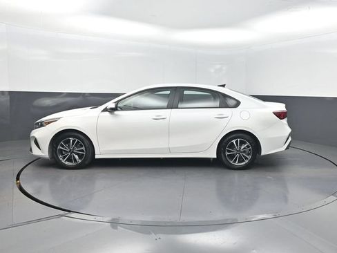 Used 2024 Kia Forte LXS w/ LXS Technology Package FWD image 2
