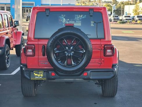 Used 2025 Jeep Wrangler Unlimited Sahara w/ Safety Group AWD/4WD image 5