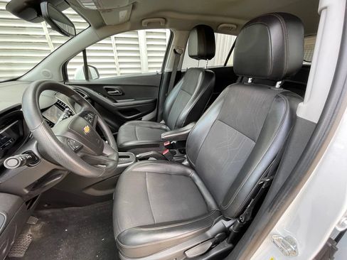Used 2022 Chevrolet Trax LT FWD image 23