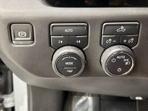 Used 2024 Chevrolet Silverado 1500 LT AWD/4WD image 29