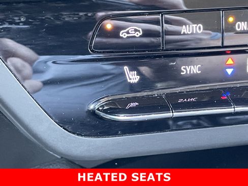 Certified 2021 Buick Envision Essence w/ Sport Touring Package AWD/4WD image 19