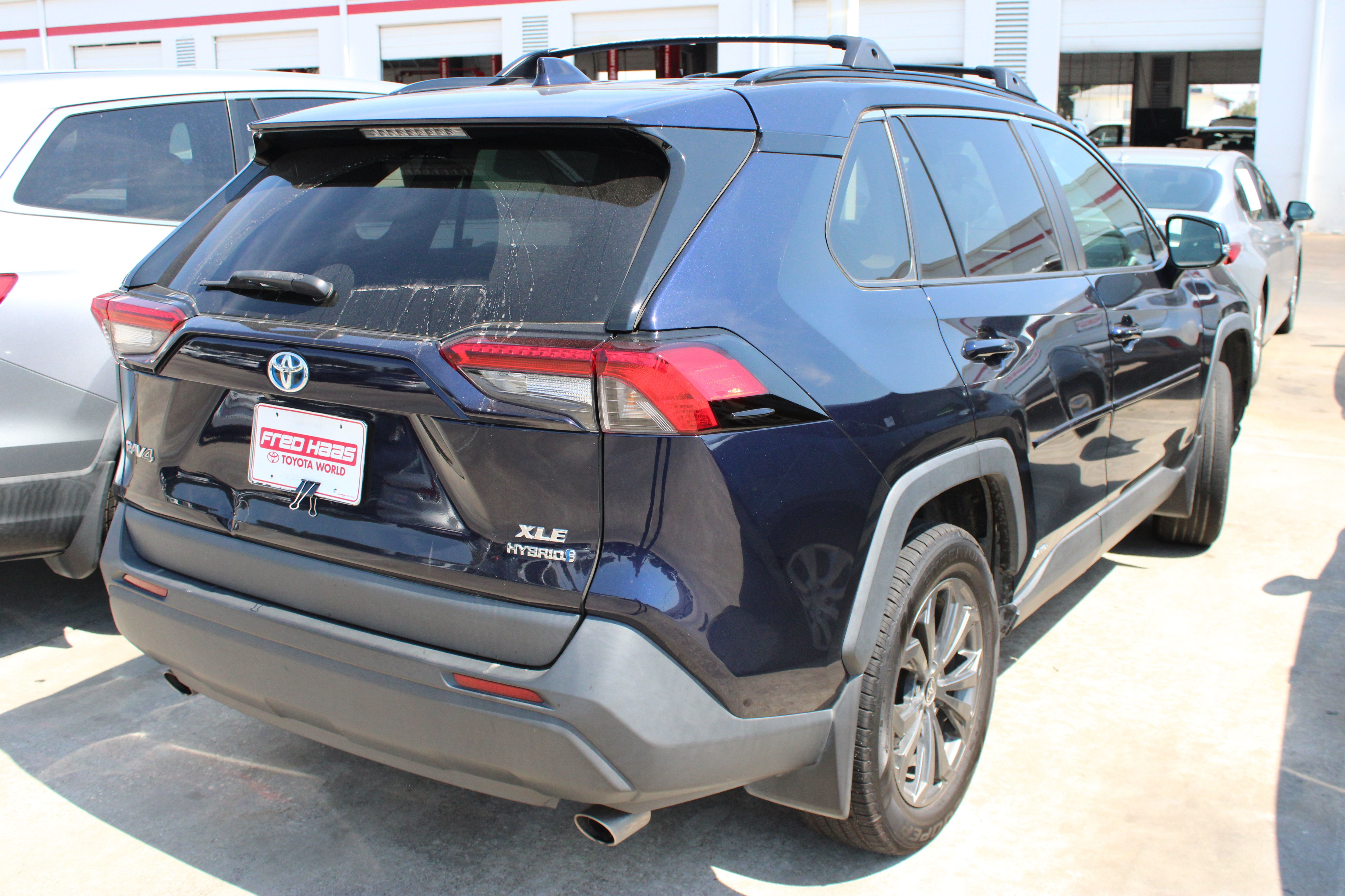 Used 2023 Toyota RAV4 XLE Premium AWD/4WD image 10