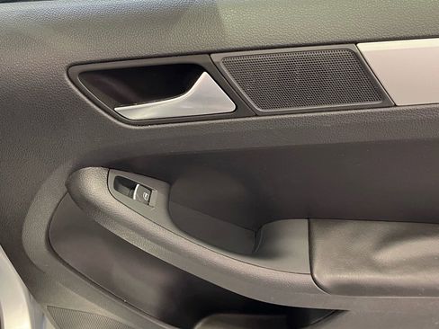 Used 2013 Volkswagen Jetta SE image 40