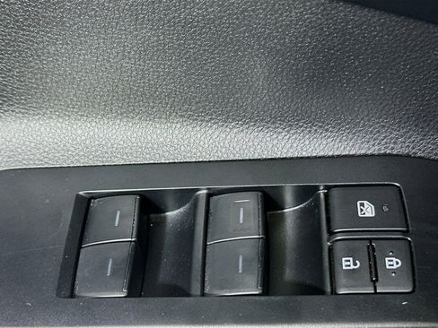 Used 2023 Toyota Highlander LE image 14