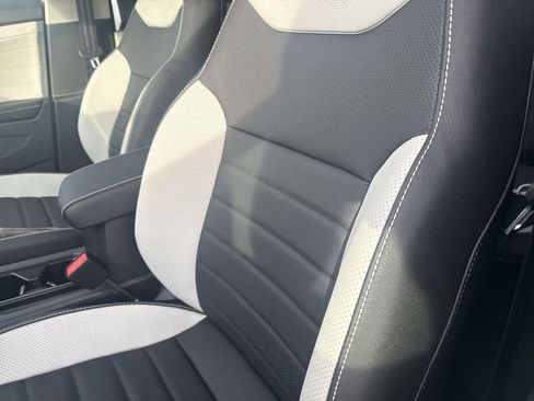 New 2026 Volkswagen Taos SEL AWD/4WD image 9