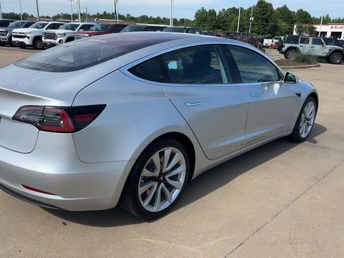 Used 2018 Tesla Model 3 Long Range RWD image 9