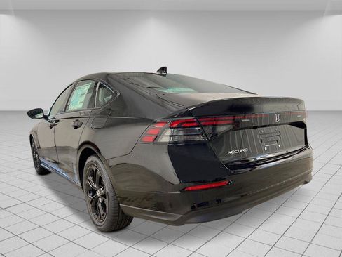 New 2025 Honda Accord SE image 3