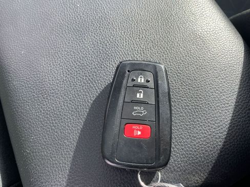 Used 2025 Toyota RAV4 XLE image 22