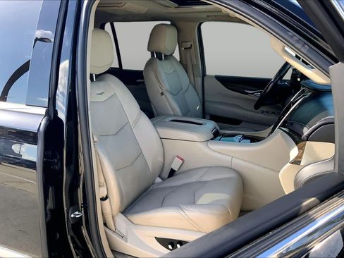 Used 2019 Cadillac Escalade Premium Luxury RWD image 9