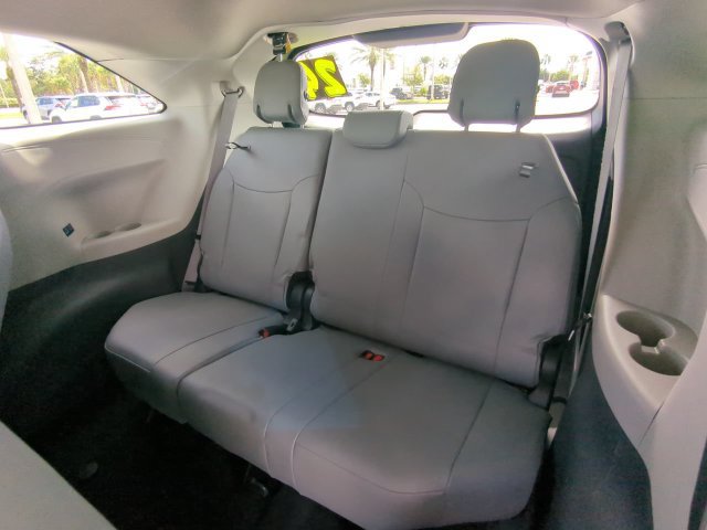 Certified 2024 Toyota Sienna XLE FWD image 16