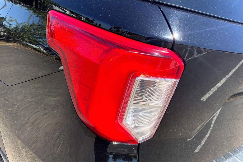 Used 2020 Ford Explorer XLT w/ Equipment Group 202A AWD/4WD image 29