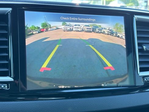 Used 2023 Chrysler Pacifica Touring-L FWD image 6