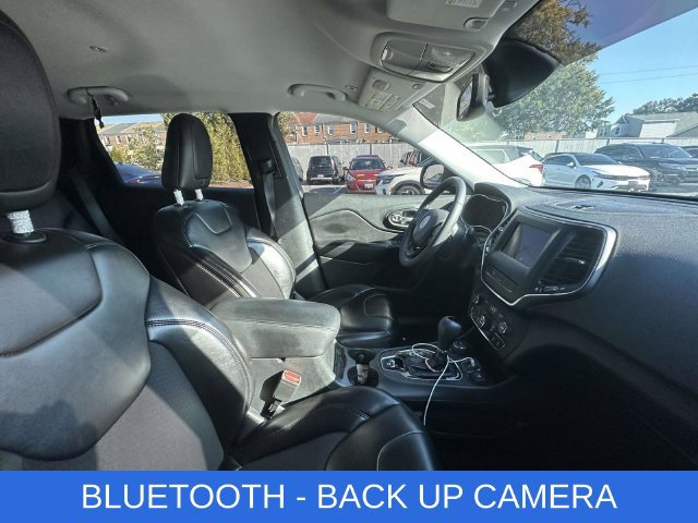 Used 2019 Jeep Cherokee Latitude Plus AWD/4WD image 2