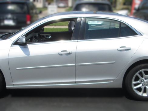 Used 2016 Chevrolet Malibu LT w/ Power Convenience Package FWD image 4