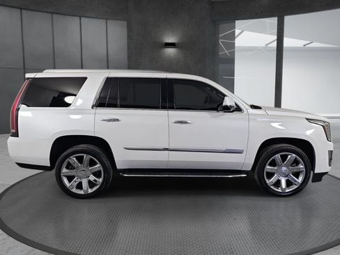 Used 2020 Cadillac Escalade Luxury AWD/4WD image 4
