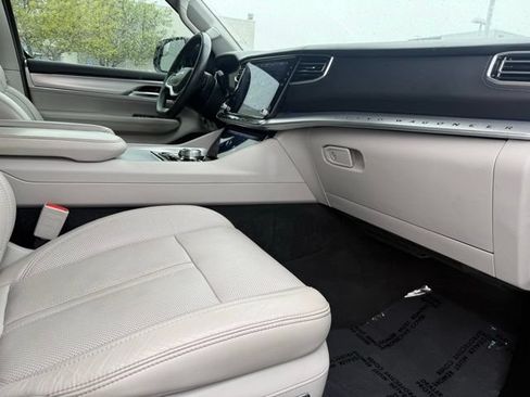 Used 2023 Jeep Grand Wagoneer L 4WD w/ Flexible Seating Group image 16