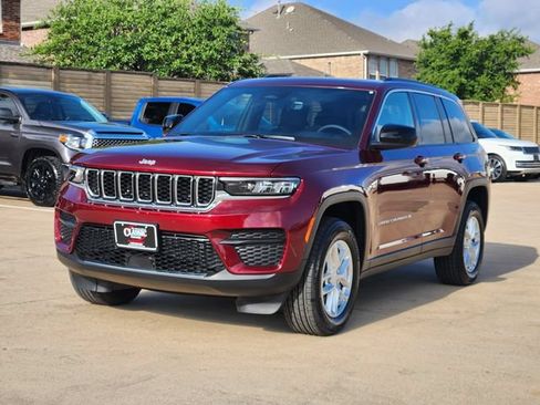Used 2025 Jeep Grand Cherokee Laredo X w/ Luxury Tech Group I RWD image 12