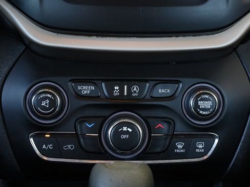 Used 2016 Jeep Cherokee Latitude w/ Safety/Convenience Group image 12