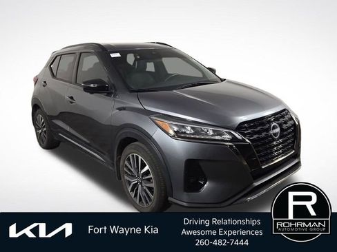 Used 2023 Nissan Kicks SR w/ SR Premium Package FWD image 5