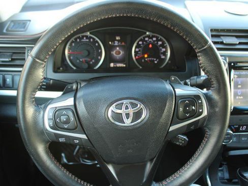 Used 2016 Toyota Camry XSE w/ Moonroof Package FWD image 9