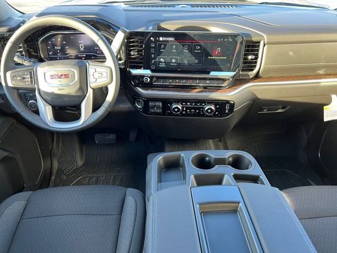 New 2025 GMC Sierra 1500 Elevation image 3
