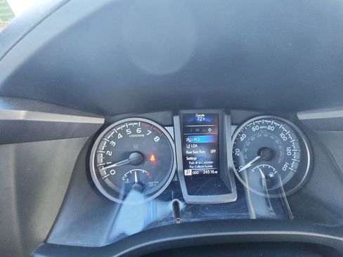 Used 2023 Toyota Tacoma TRD Off-Road image 16