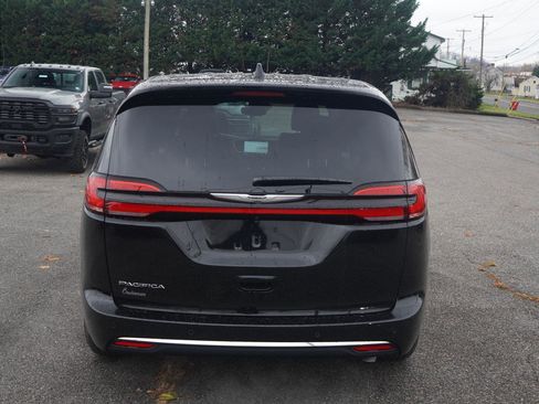 New 2026 Chrysler Pacifica Select image 7