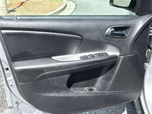 Used 2019 Dodge Journey SE image 10