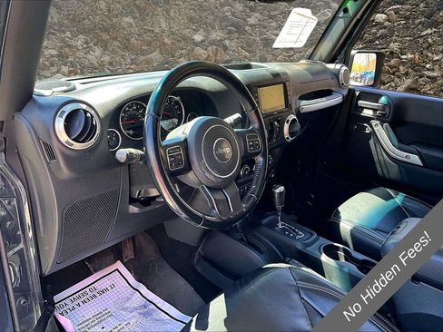 Used 2018 Jeep Wrangler Unlimited Sahara w/ Dual Top Group AWD/4WD image 12