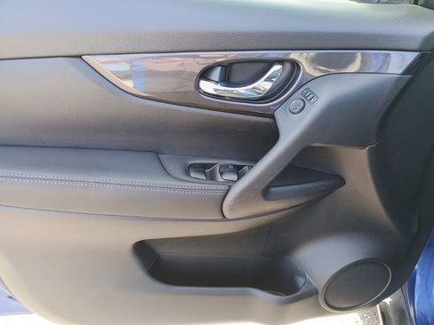 Used 2018 Nissan Rogue S image 10